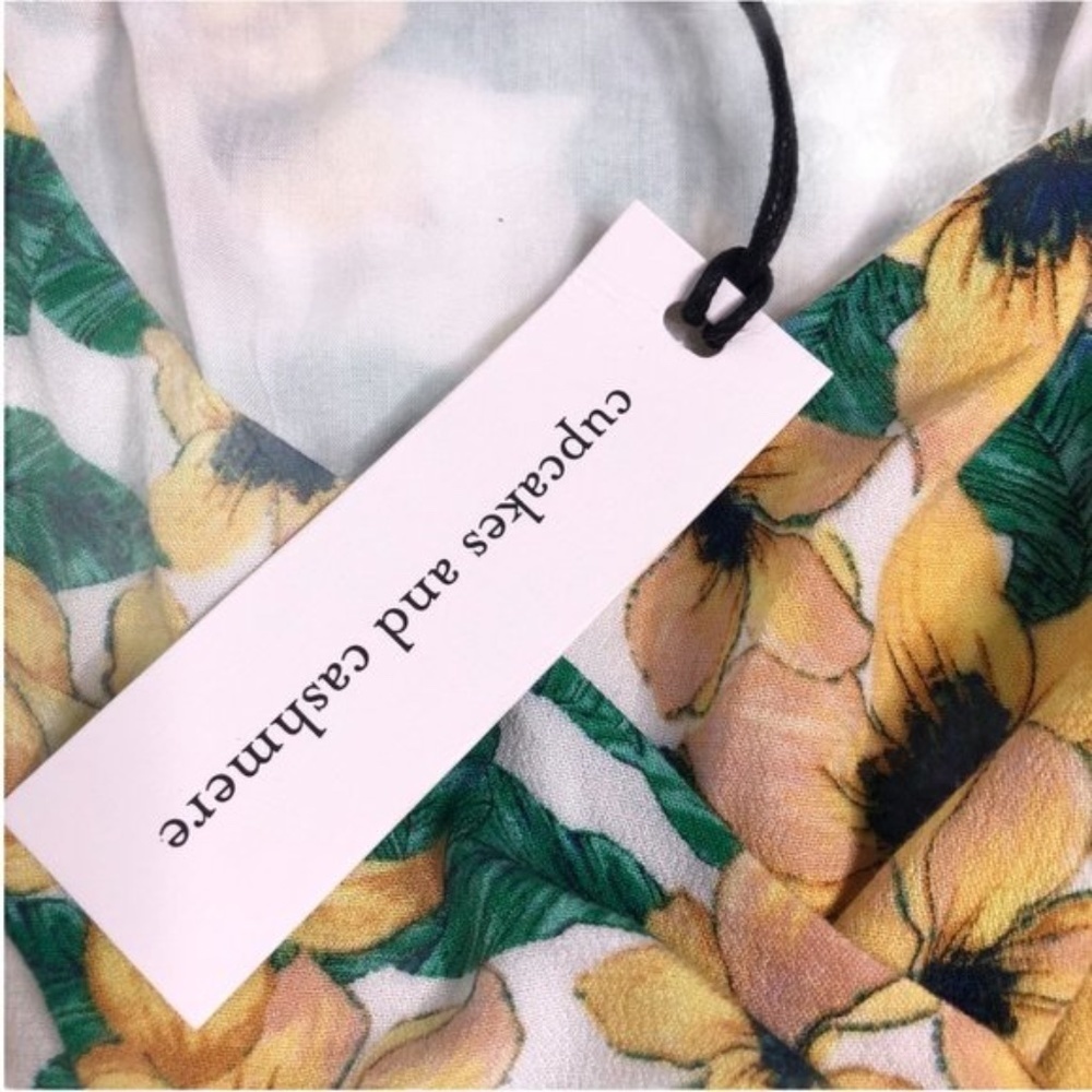 Cupcakes and Cashmere Ruffle Strap Floral Print Sleeveless Top NWT Size S - Picture 7 of 9
